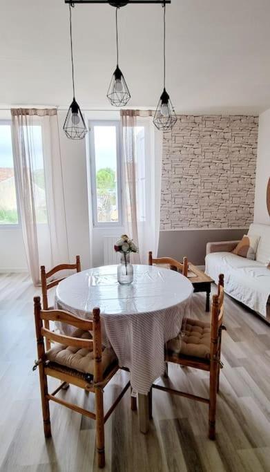 Le Duplex Du Centre - Ideal Pour Un Sejour Detente ! Saint-Savinien Exterior photo